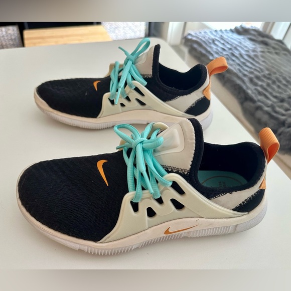 Nike Training Shoe - Picture 1 of 5